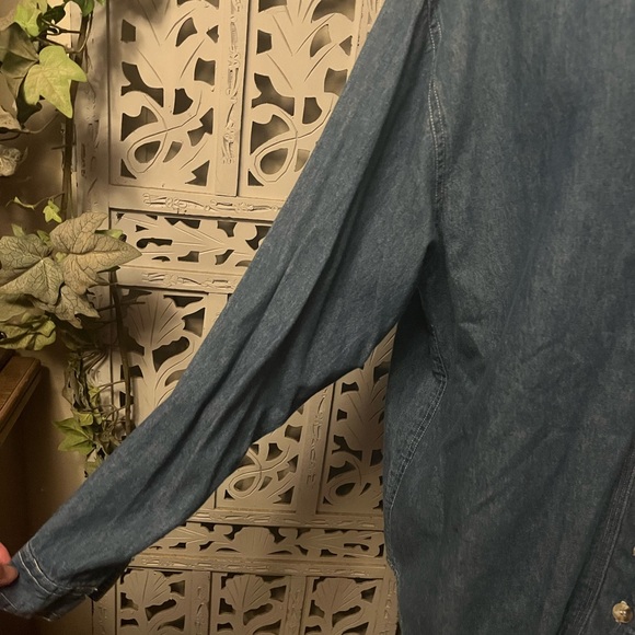 TRACY X CARL EXCELLENT DARK BLUE CHAMBRAY LONG SLEEVE BUTTON UP TOP - Picture 4 of 8